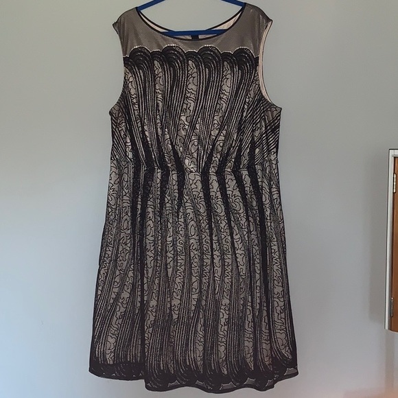 Adrianna Papell Dresses & Skirts - Classy Adrianna Papell Dress